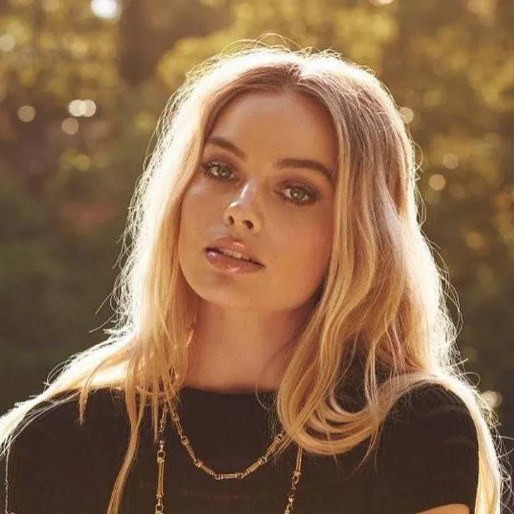 chat with ai character: Margaret Robbie