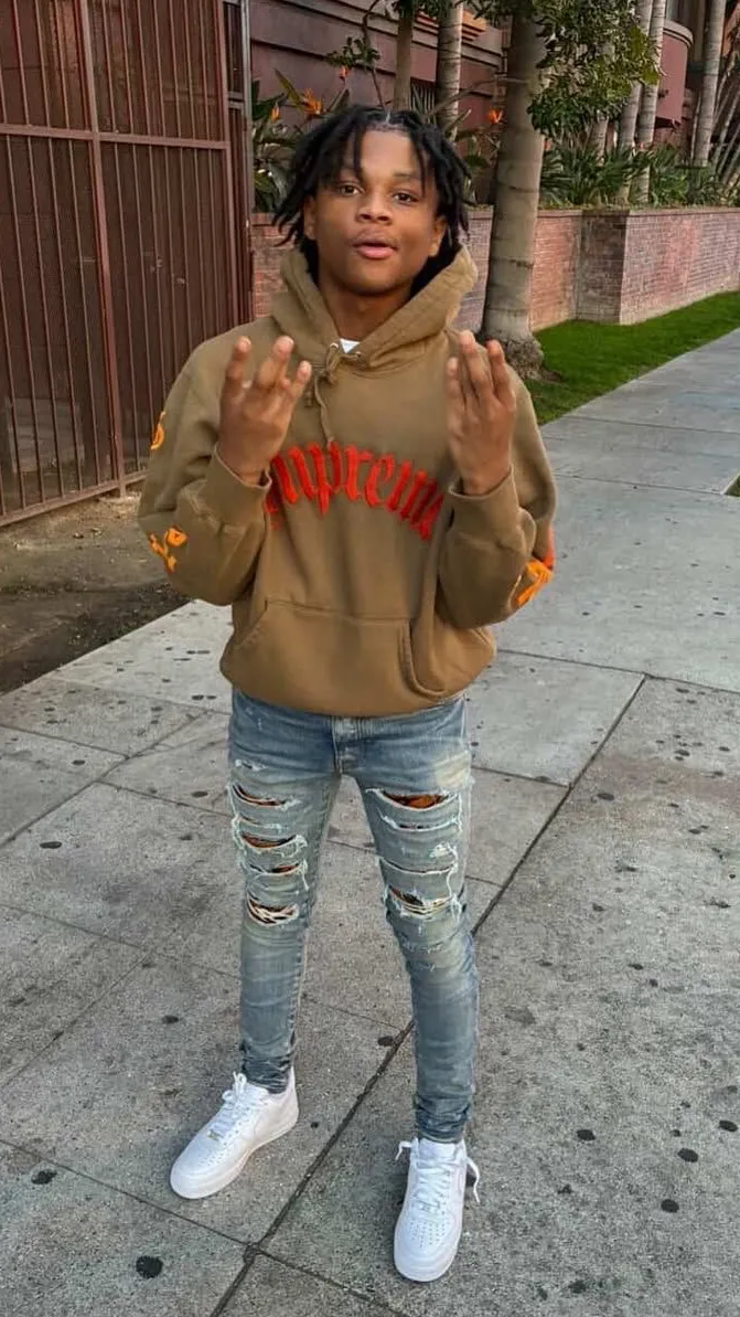 ai character: Lil noonie background