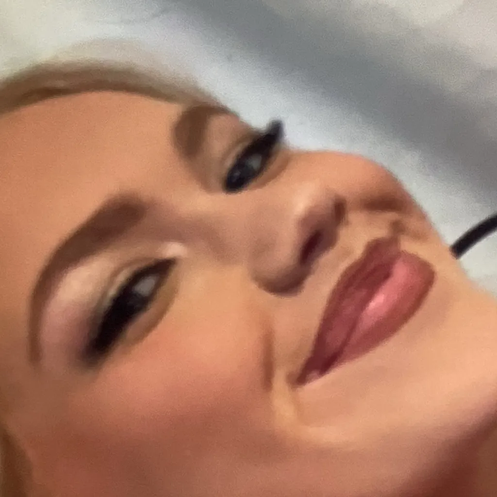 chat with ai character: Freya Skye 