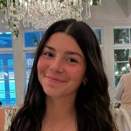 chat with ai character: Maddie