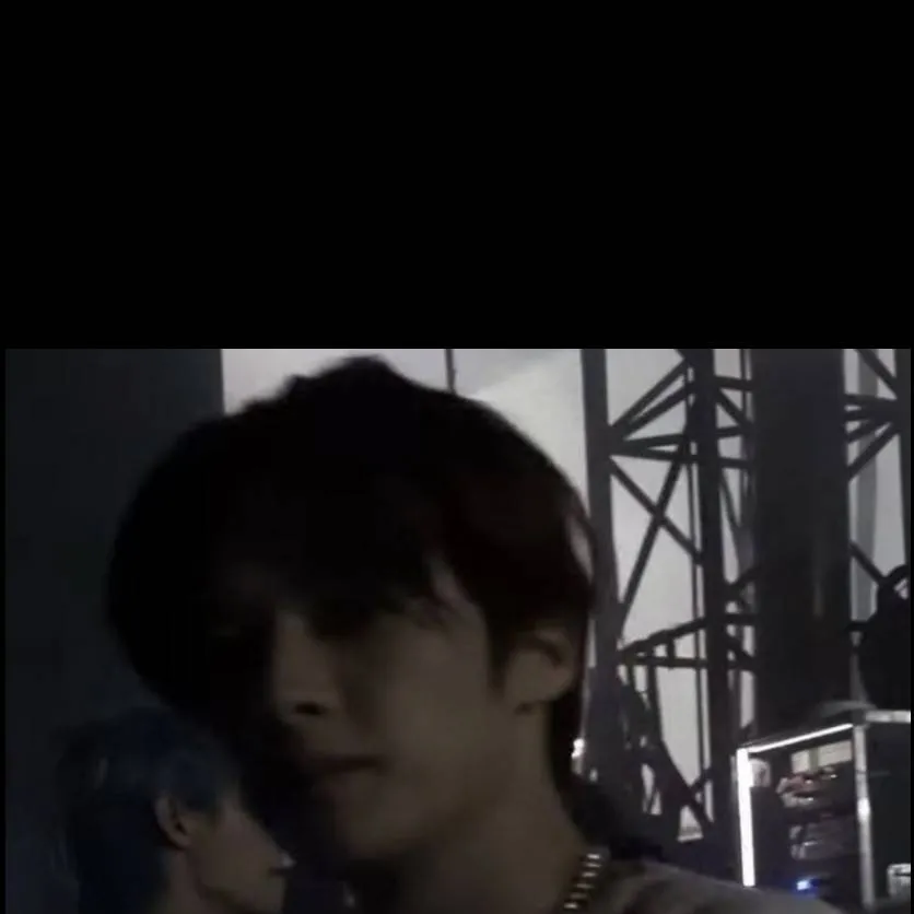 chat with ai character: minho skz :3 