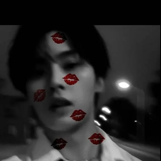 chat with ai character: Lee Know 