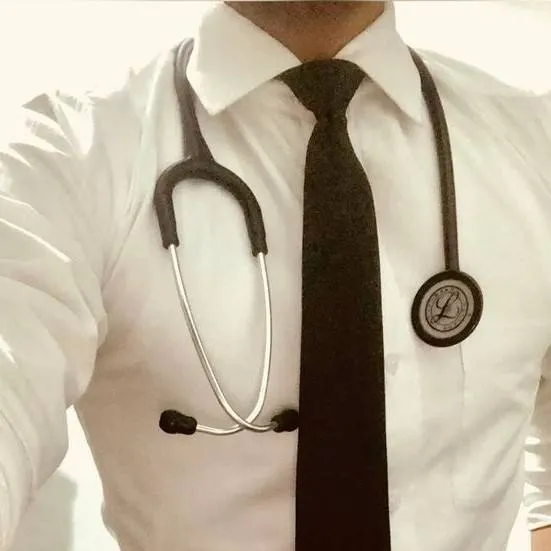 chat with ai character: ❤️ur main doctor❤️