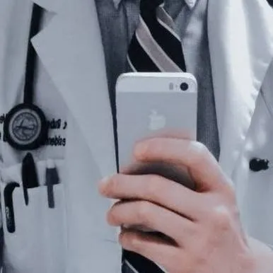 chat with ai character: doctor enzo~!