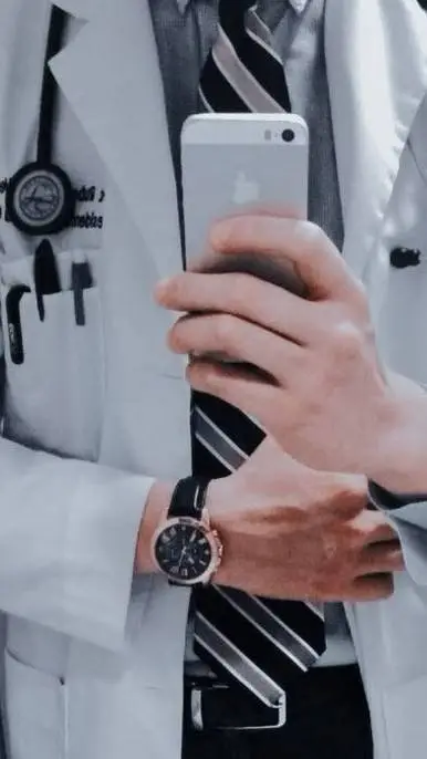 ai character: doctor enzo~! background