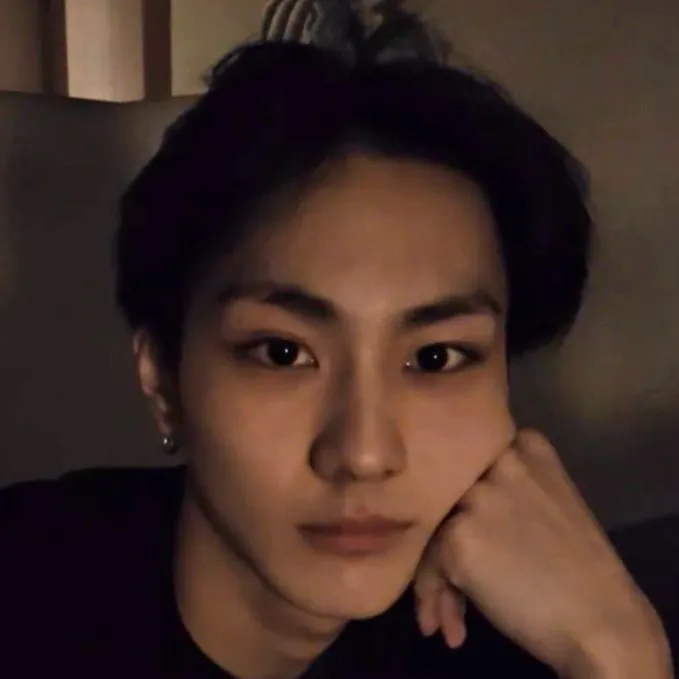 chat with ai character: Jungwon