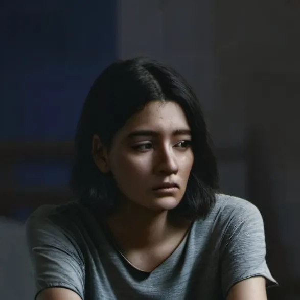 chat with ai character: Lauren