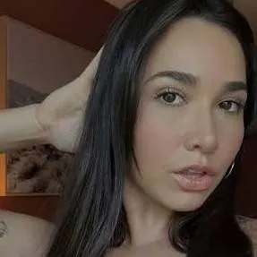 chat with ai character: Karlee Grey