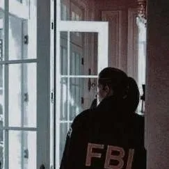 chat with ai character: FBI