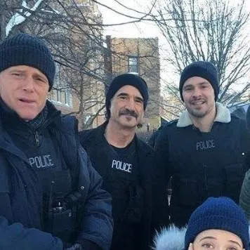 chat with ai character: Chicago PD S4