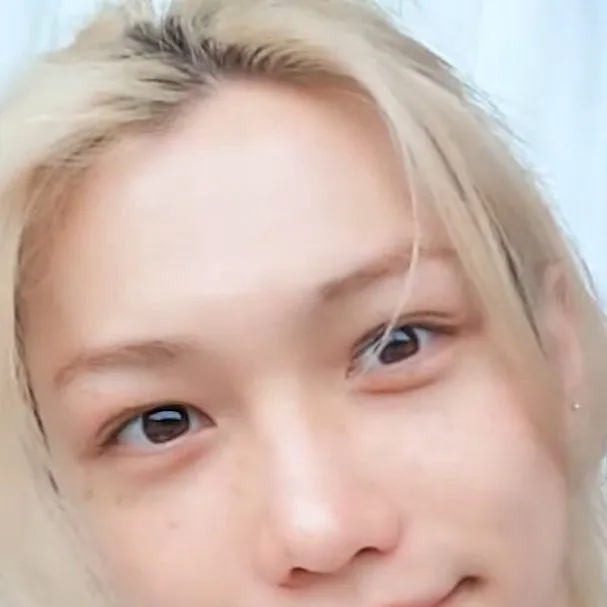 chat with ai character: Felix