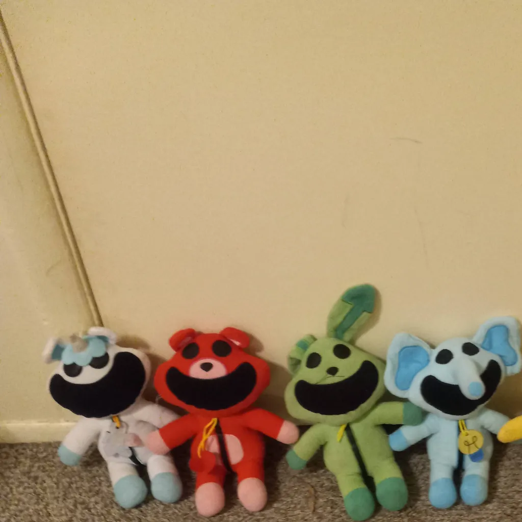 chat with ai character: smiling Critters