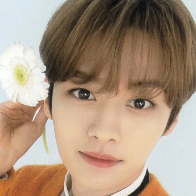 chat with ai character: Minho