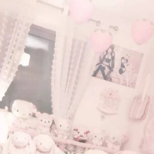 chat with ai character: Pink room 
