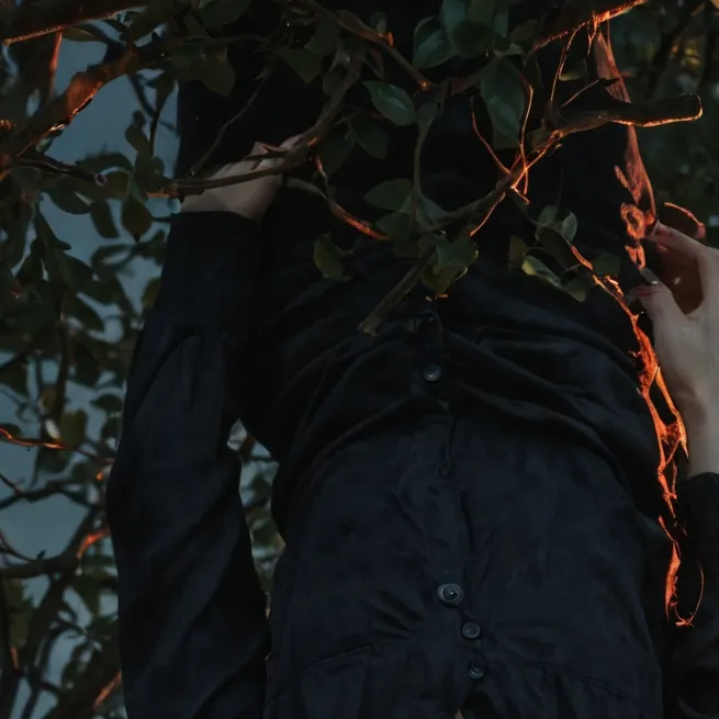 chat with ai character: •°mia°•