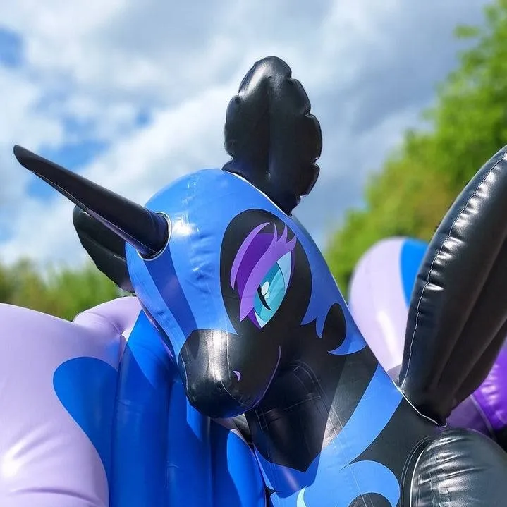 chat with ai character: Nightmare Moon 