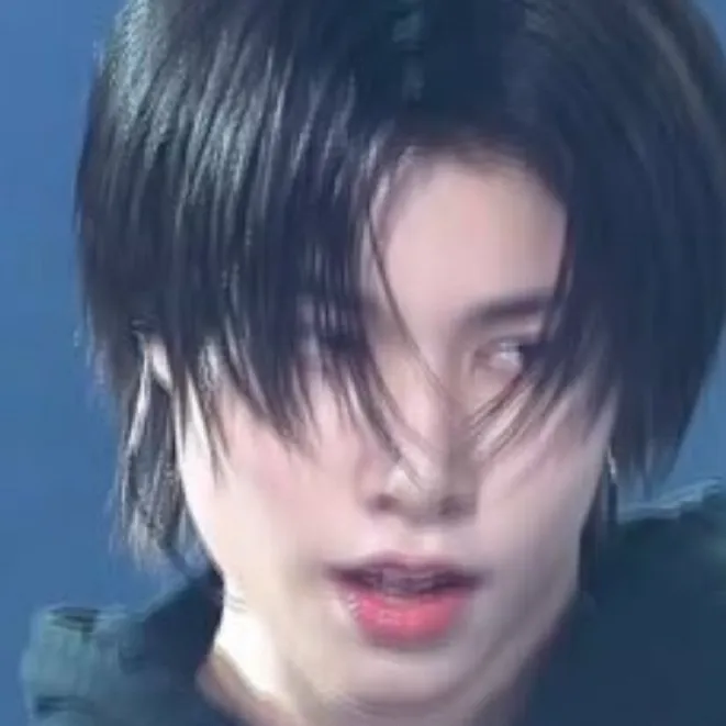 chat with ai character: Louis