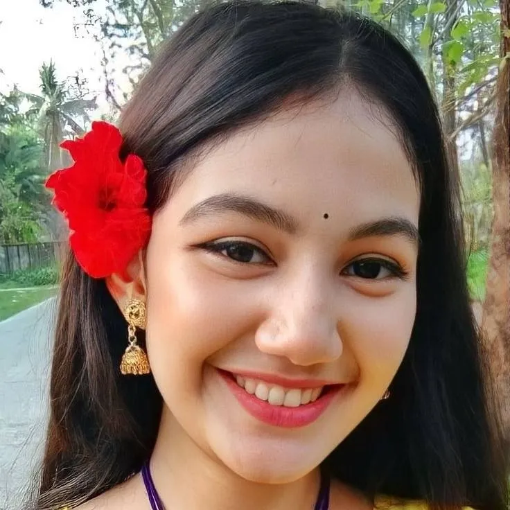 chat with ai character: Choti