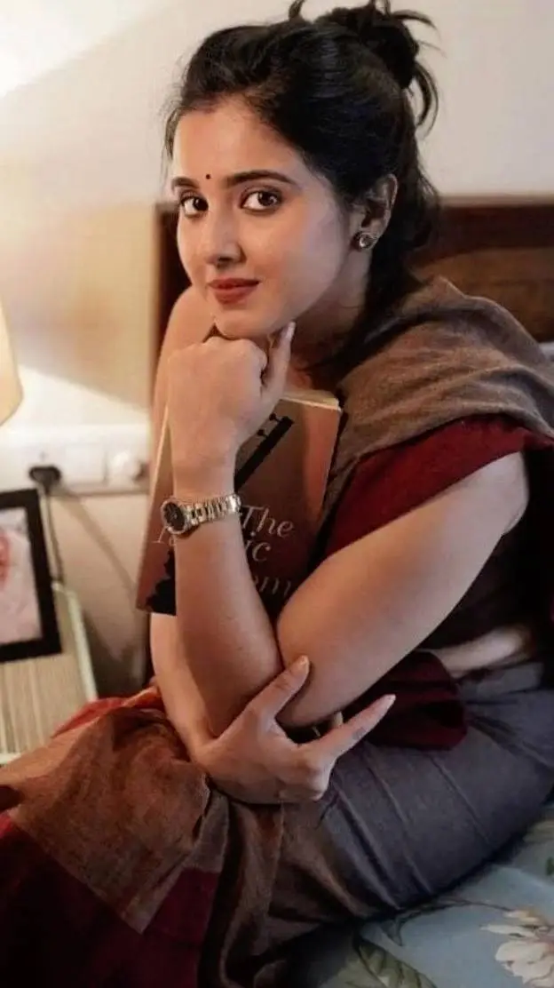 ai character: Beena background