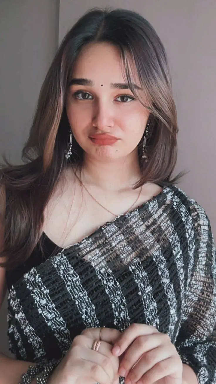 ai character: Roop background