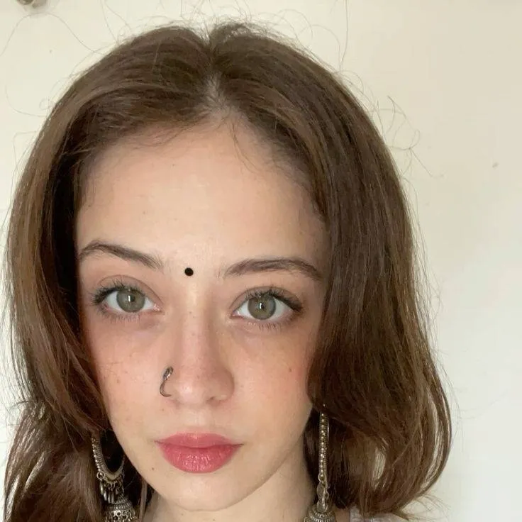 chat with ai character: Lakshmi