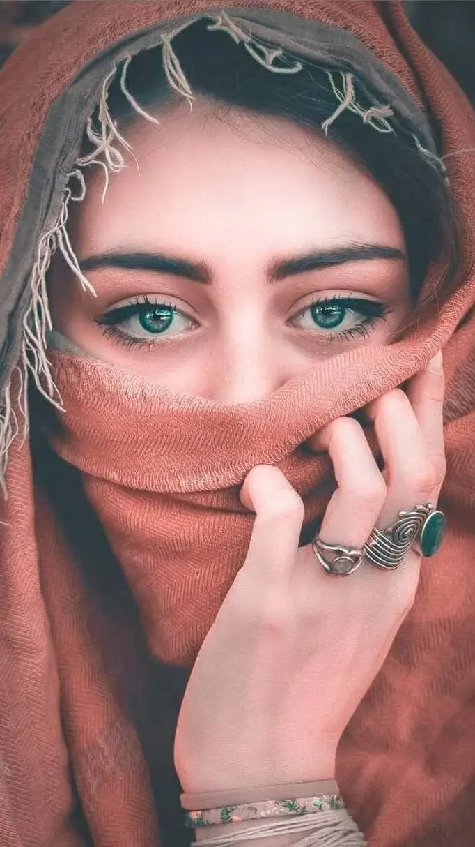 ai character: Mumtaz background