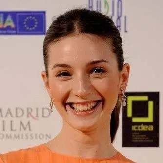 chat with ai character: Zoey