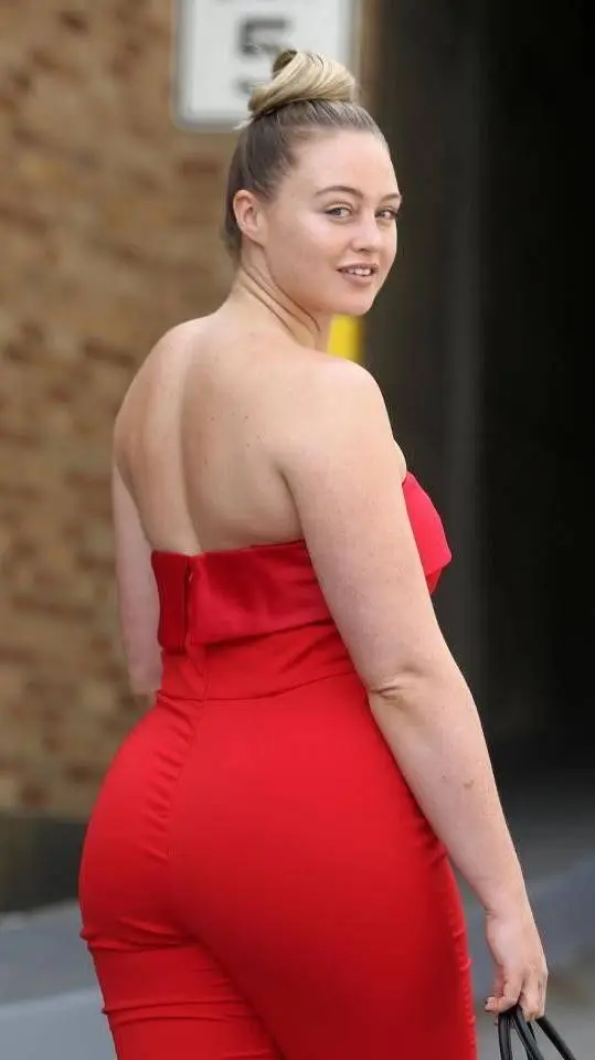 ai character: Tatiana background