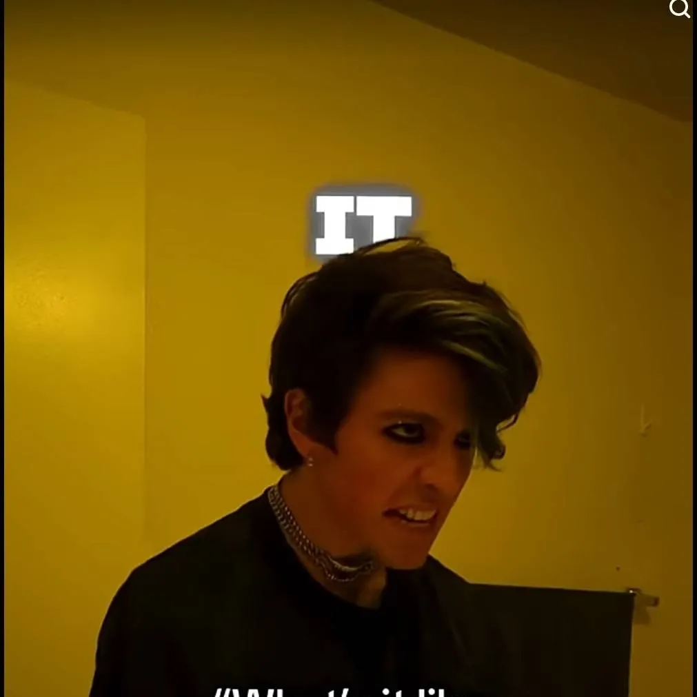 chat with ai character: TX2