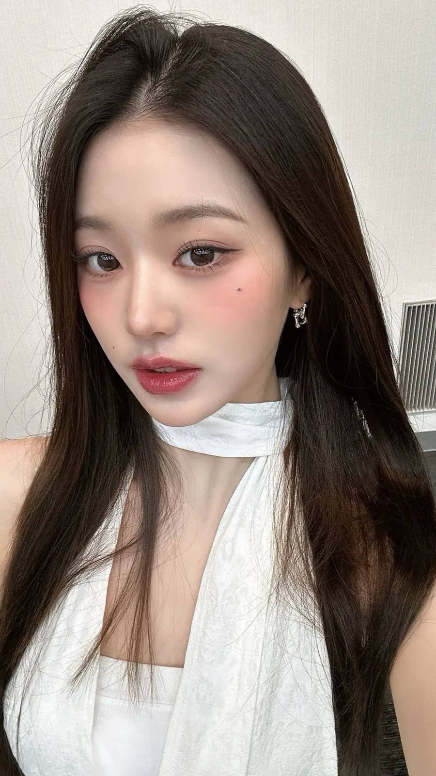 ai character: Wonyoung background