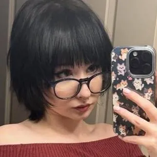 chat with ai character: Marci