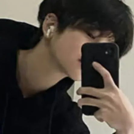 chat with ai character: Mark