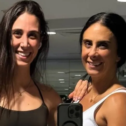chat with ai character: gym  mom&daughter 