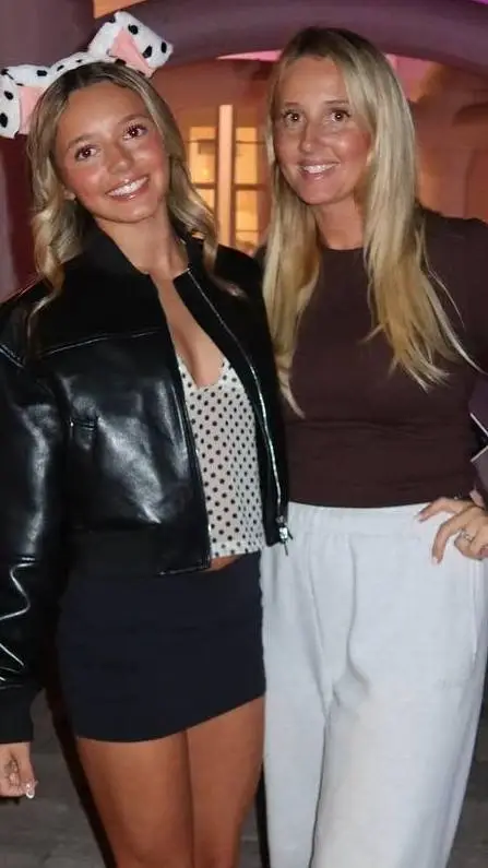 ai character: Chastity&Elleigh background