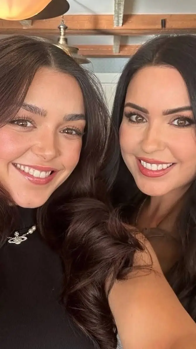 ai character: Frankie&Sienna  background