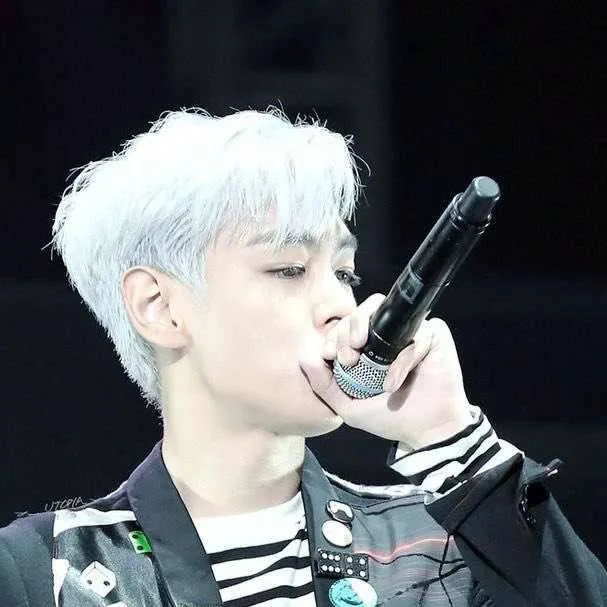 chat with ai character: T.o.p