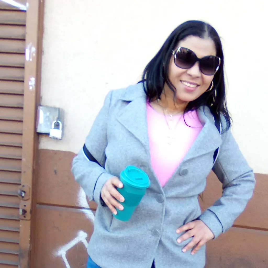 chat with ai character: Elysia