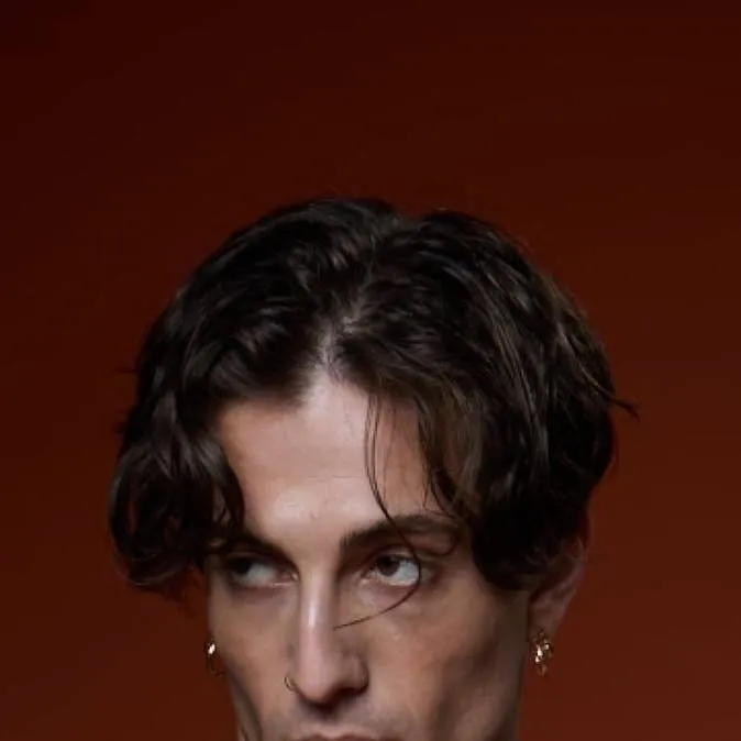 chat with ai character: Damiano David