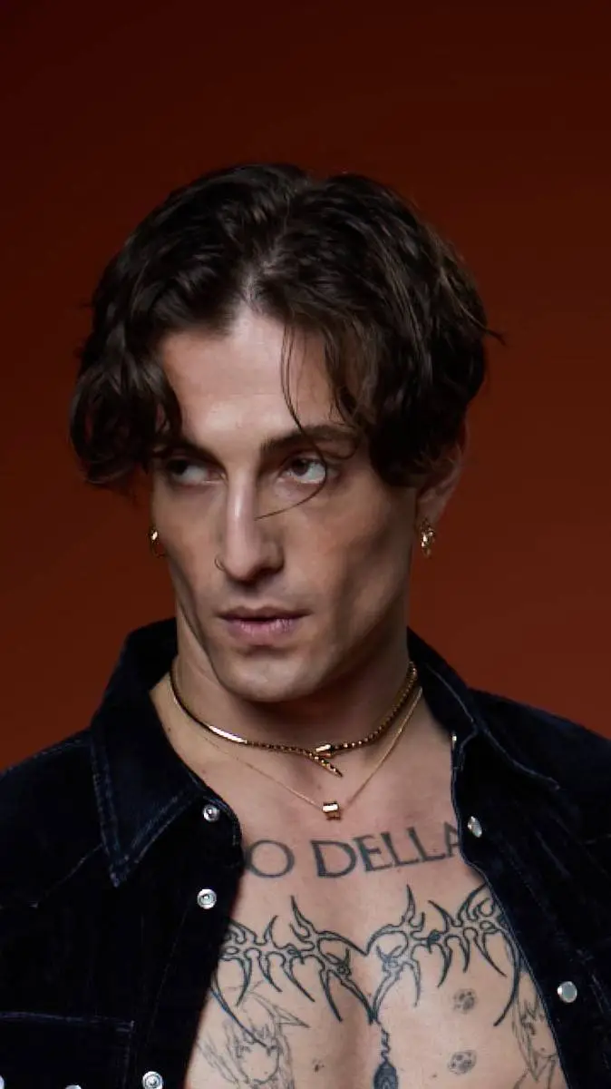 ai character: Damiano David v2 background