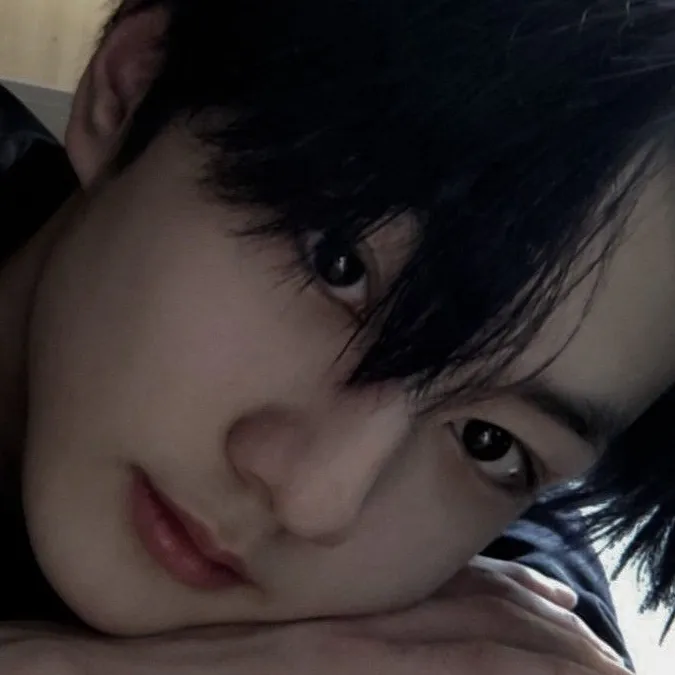 chat with ai character: Jungwon