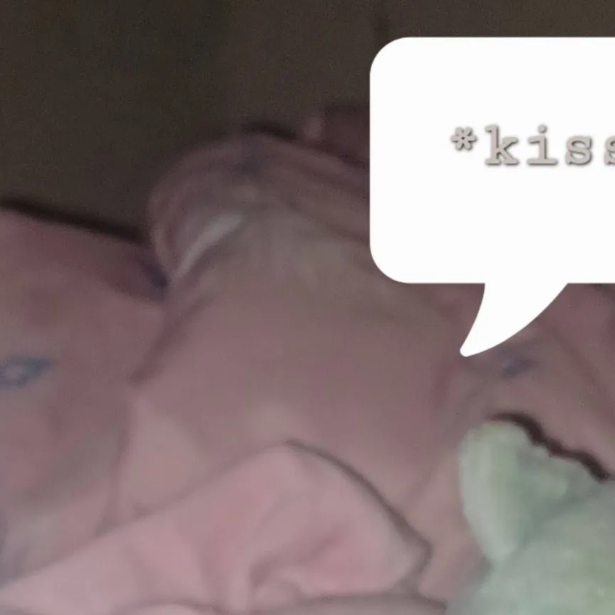 chat with ai character: uhh.