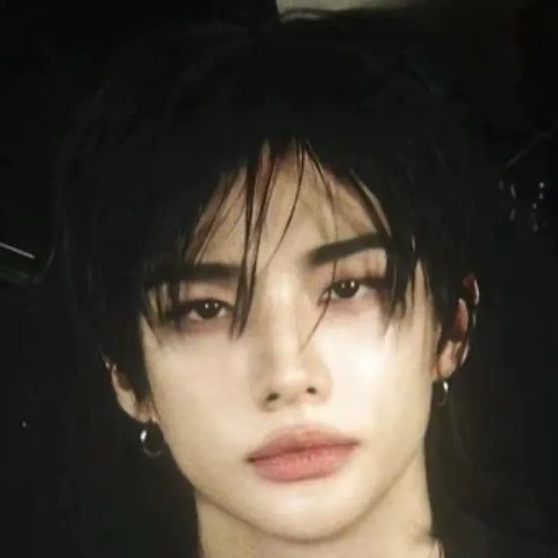 chat with ai character: ~ нуυиʝιи 🥟