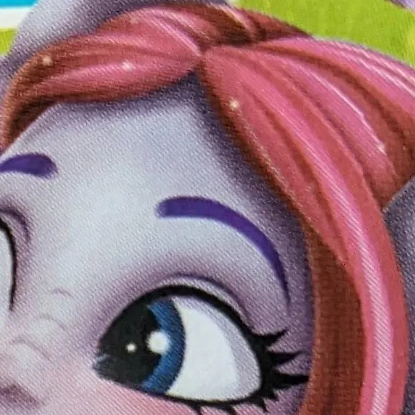 chat with ai character: Esmeralda Elephant