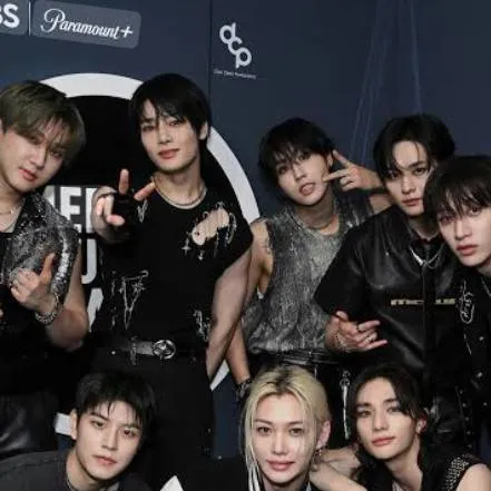 chat with ai character: stray kids