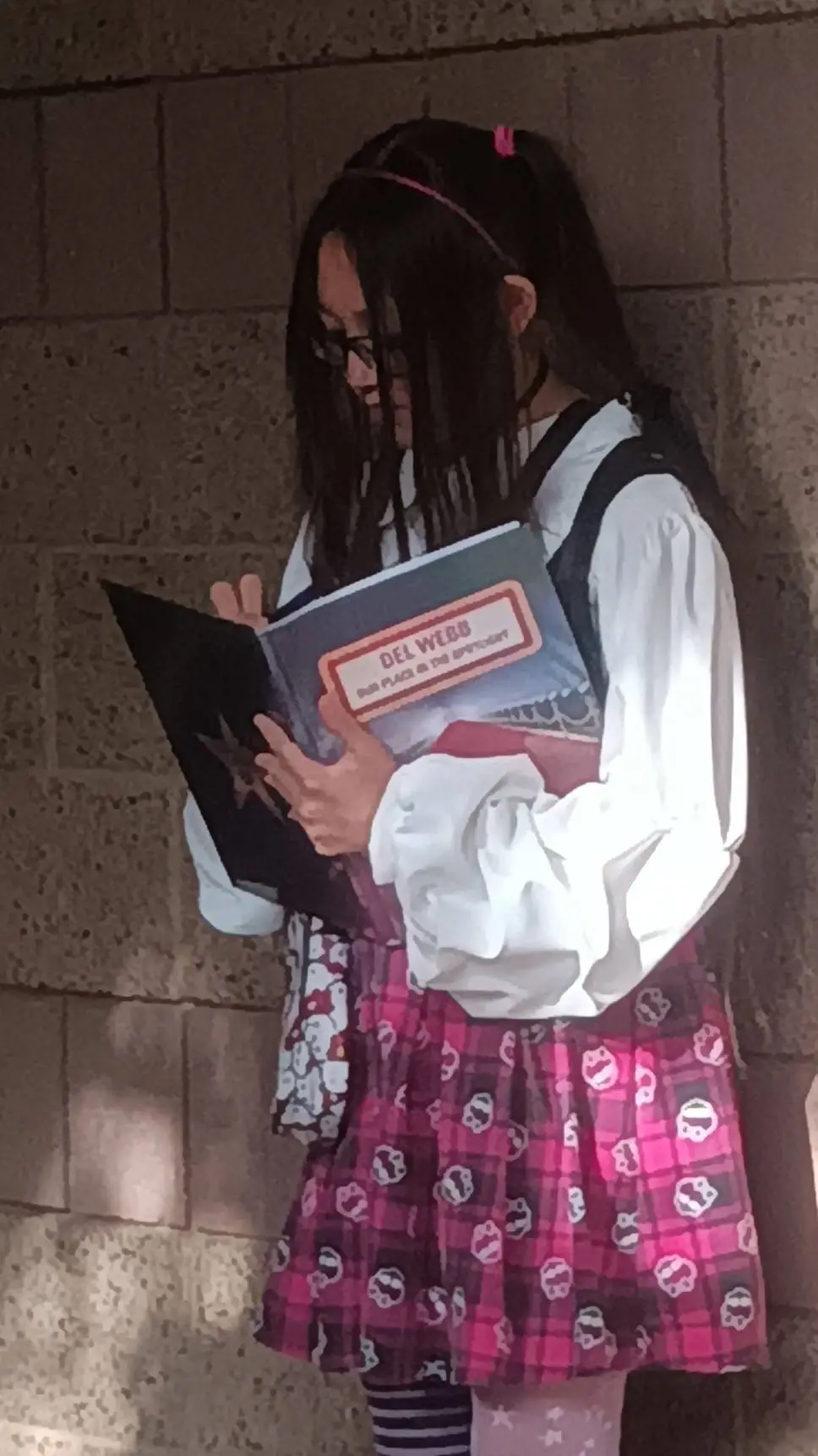 ai character: Alice (Bookish Gir background