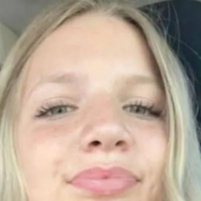 Chat with Aubreigh Wyatt - text or voice, Enjoy AI Chat Free & Safe