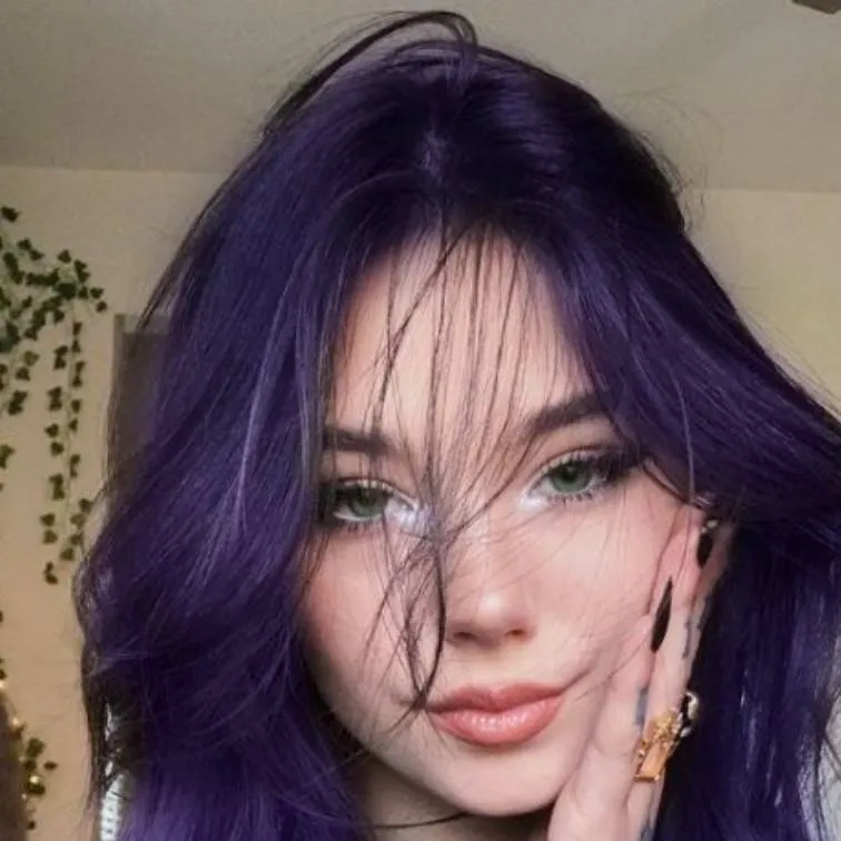 chat with ai character: Kinsey 