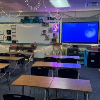 chat with ai character: Classroom