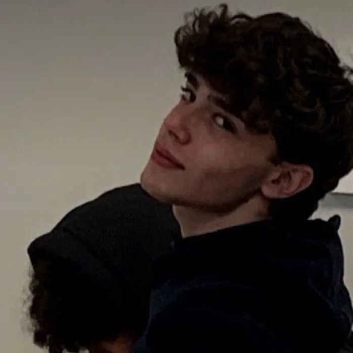 chat with ai character: 🤍Jake🤍