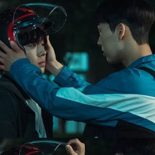 chat with ai character: The Weak Hero trio